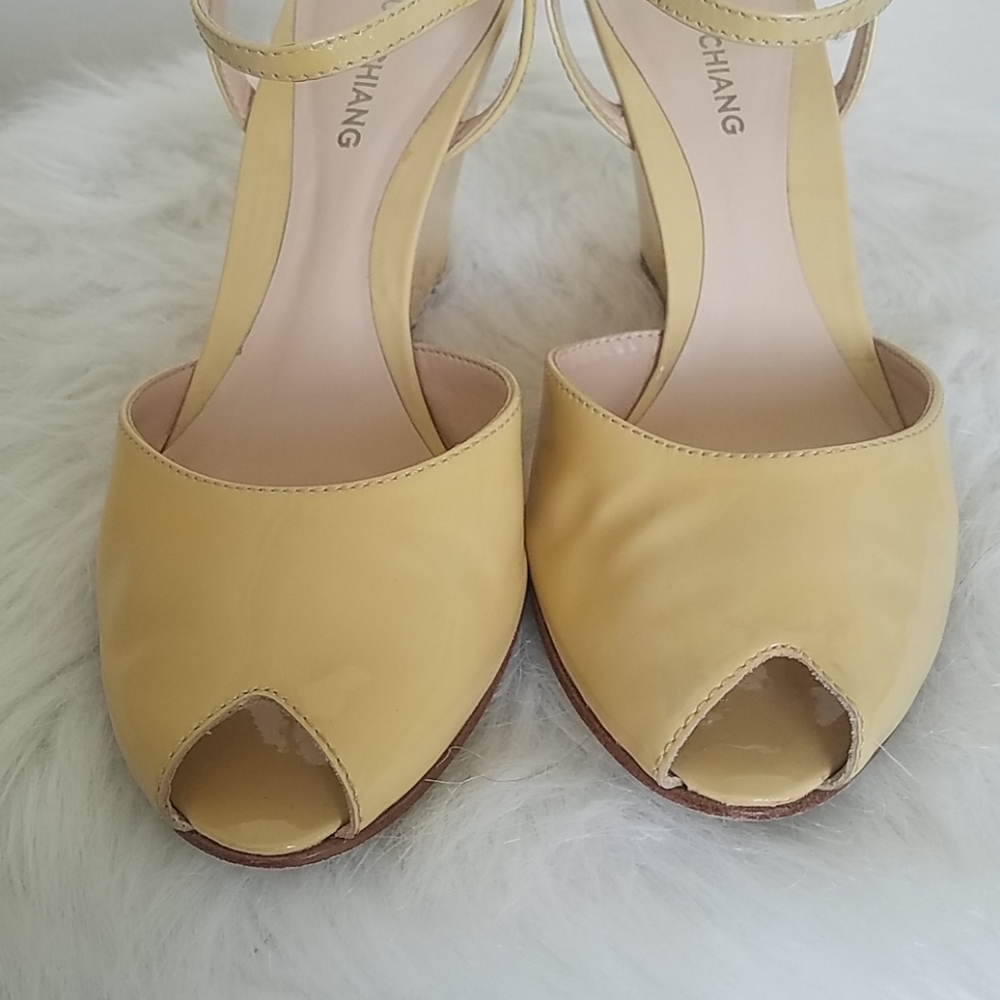 Butter yellow patent leather Arturo Chiang wedges - Picture 5 of 7